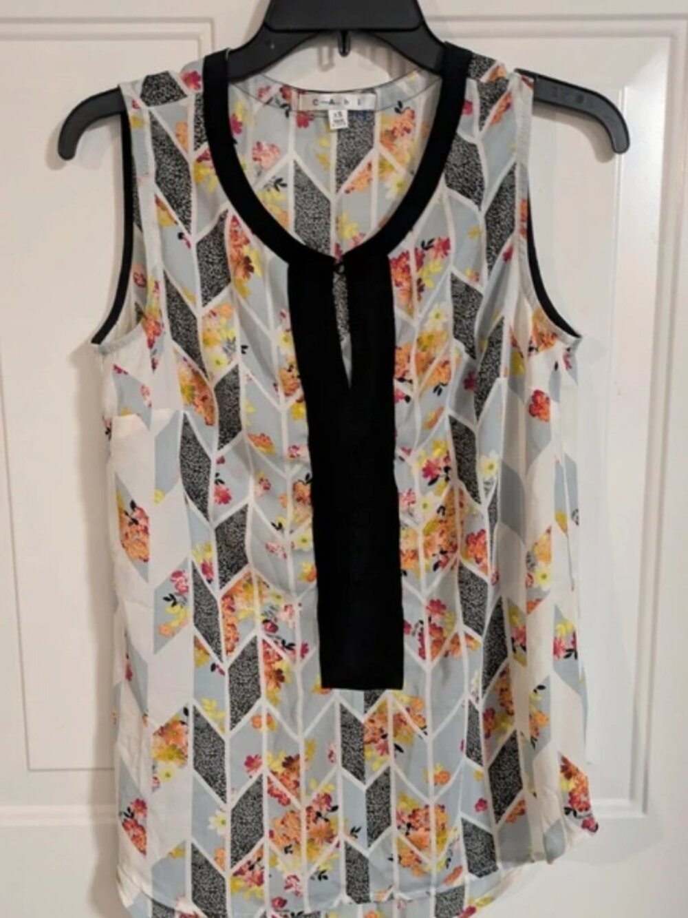 Cabi sleeveless geometric blouse